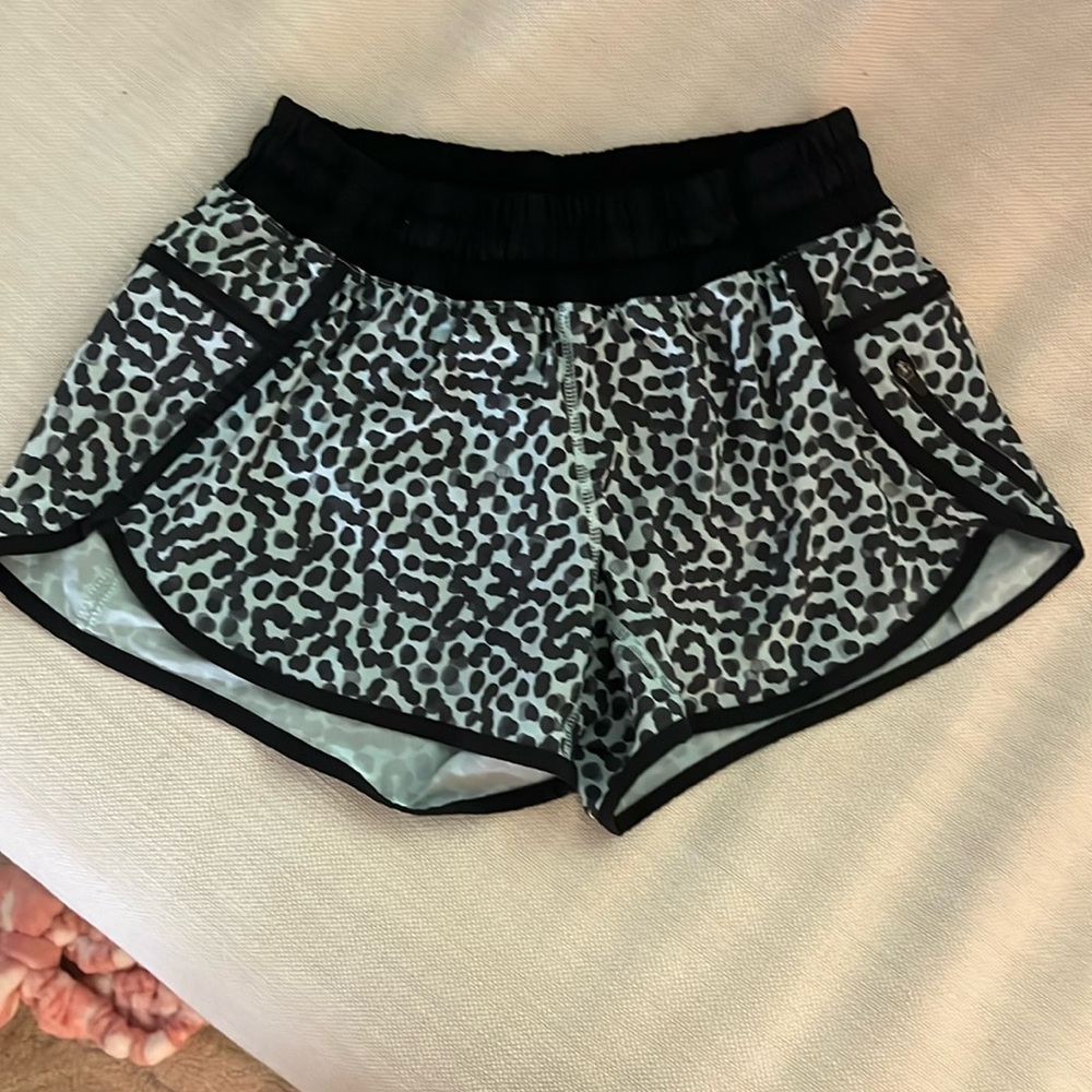 Sz 6 EUC athletic lululemon shorts